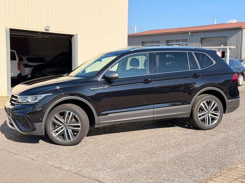 Gebraucht VW Tiguan Allspace Elegance 200 PS (147 kW) 2022 Schwarz SUV