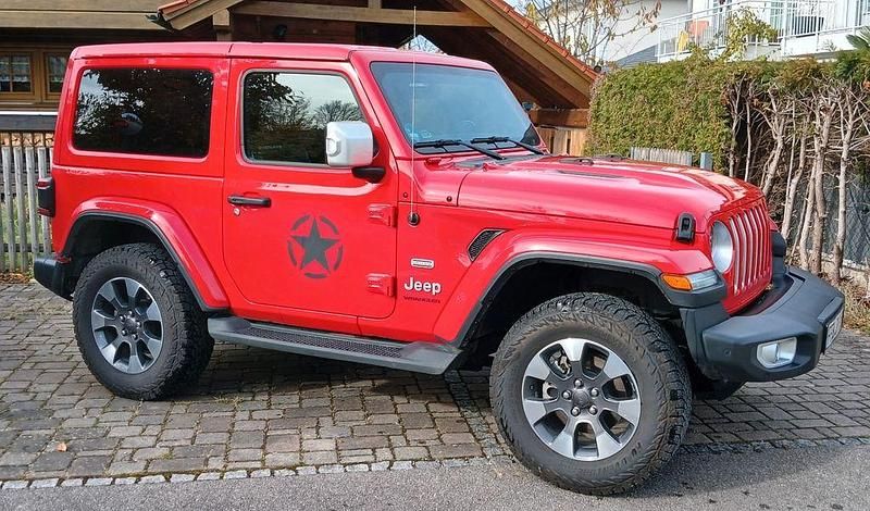 Rot Gebraucht 2021 Jeep Wrangler Sahara SUV | 44.900 € (Guter Preis) - Bild 1/4