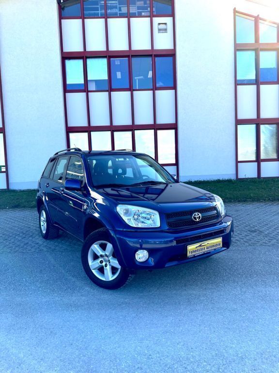 Blau Gebraucht 2004 Toyota RAV4 SUV | 13.990 € - Bild 1/4