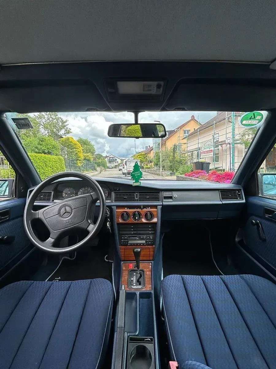 Gebraucht Mercedes 190 122 PS (89 kW) 1992 Blau Limousine