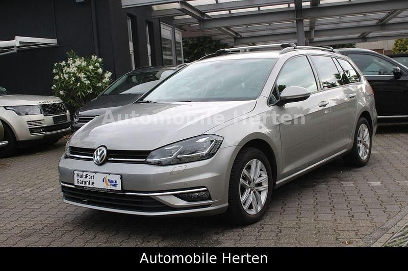 Silber Gebraucht 2017 VW Golf VII Comfortline Kombi | 12.690 € (Fairer Preis) - Bild 1/4