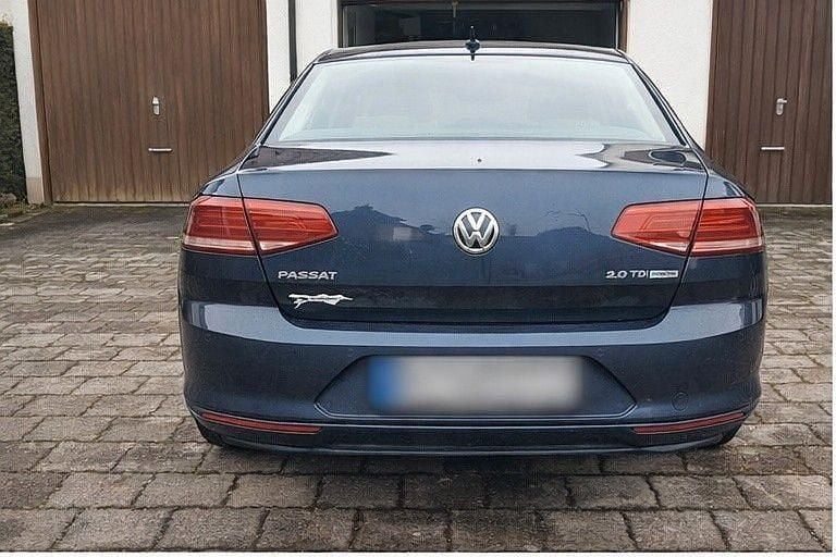 Gebraucht VW Passat Comfortline 150 PS (110 kW) 2017 Blau Limousine
