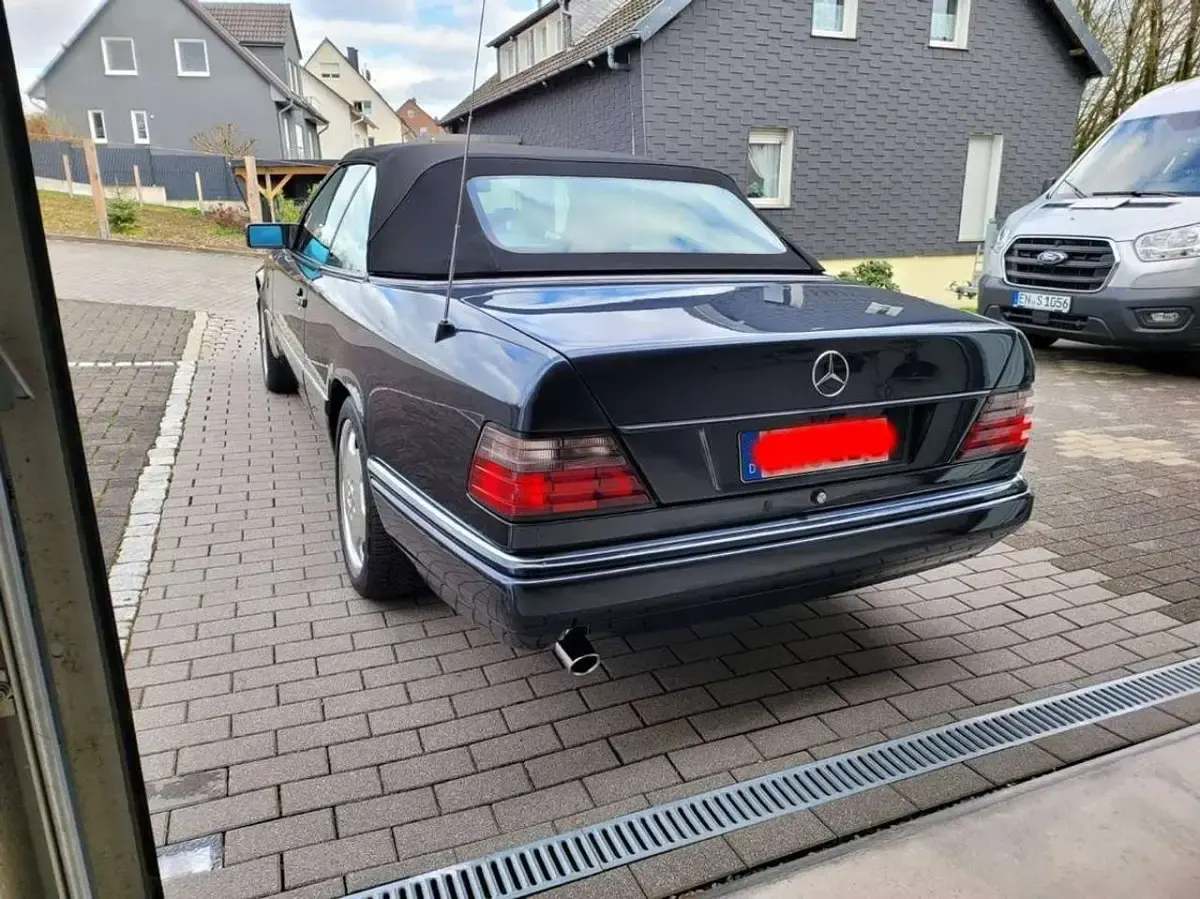 Gebraucht Mercedes E200 Avantgarde 136 PS (100 kW) 1997 Schwarz Cabrio