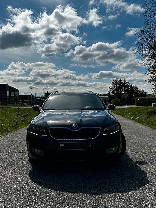 Schwarz Gebraucht 2017 Skoda Octavia Limousine | 6.700 € (Superpreis) - Bild 1/4