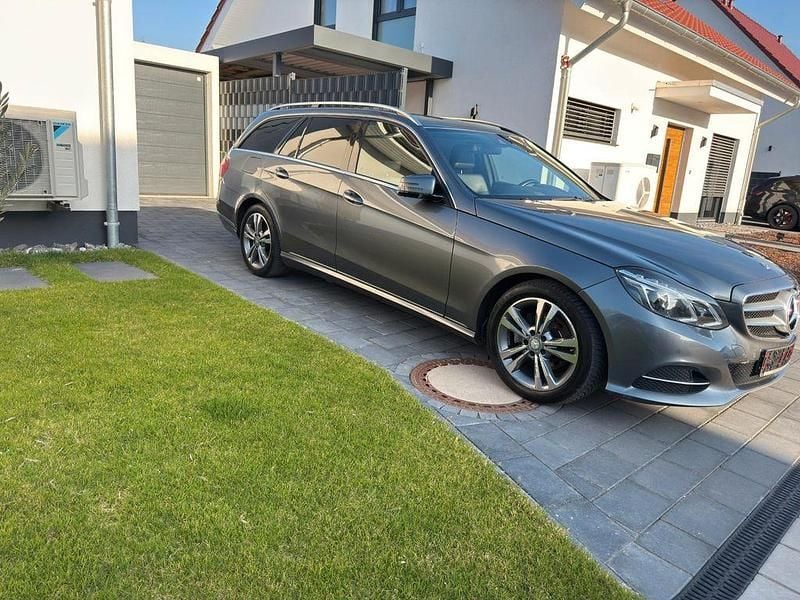 Gebraucht Mercedes E220 170 PS (125 kW) 2015 Grau Kombi