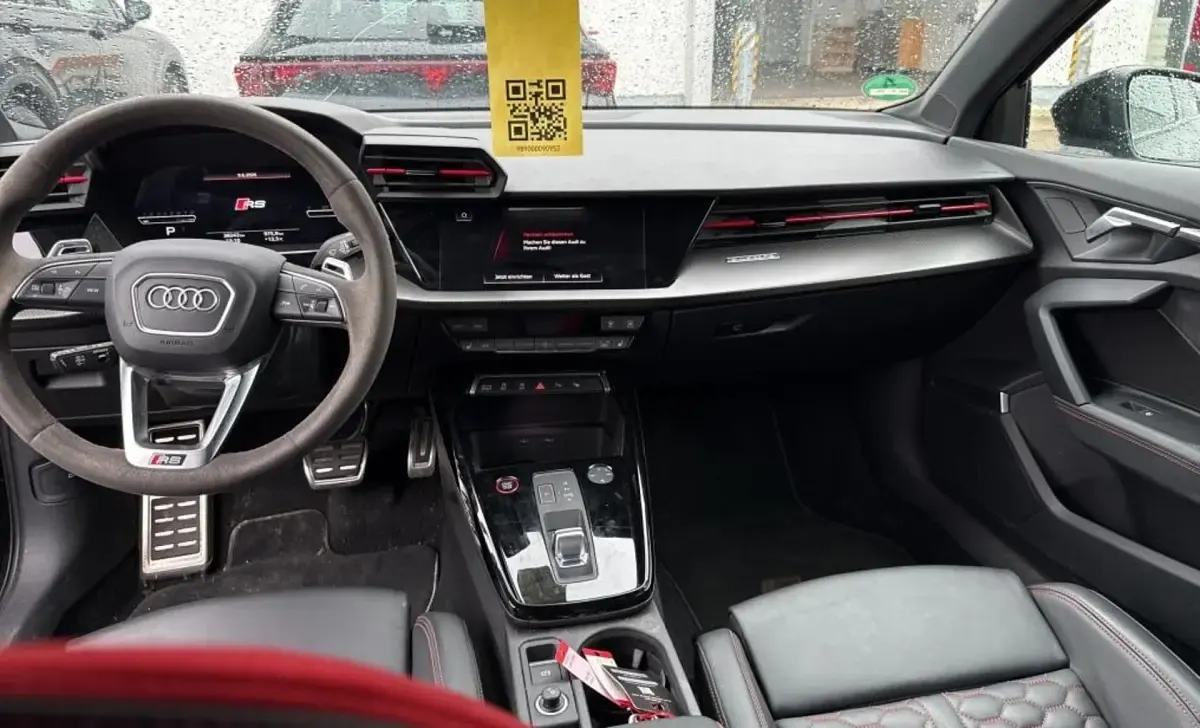 Gebraucht Audi RS3 Sportback Premium 400 PS (294 kW) 2024 Mythosschwarz metallic Kleinwagen