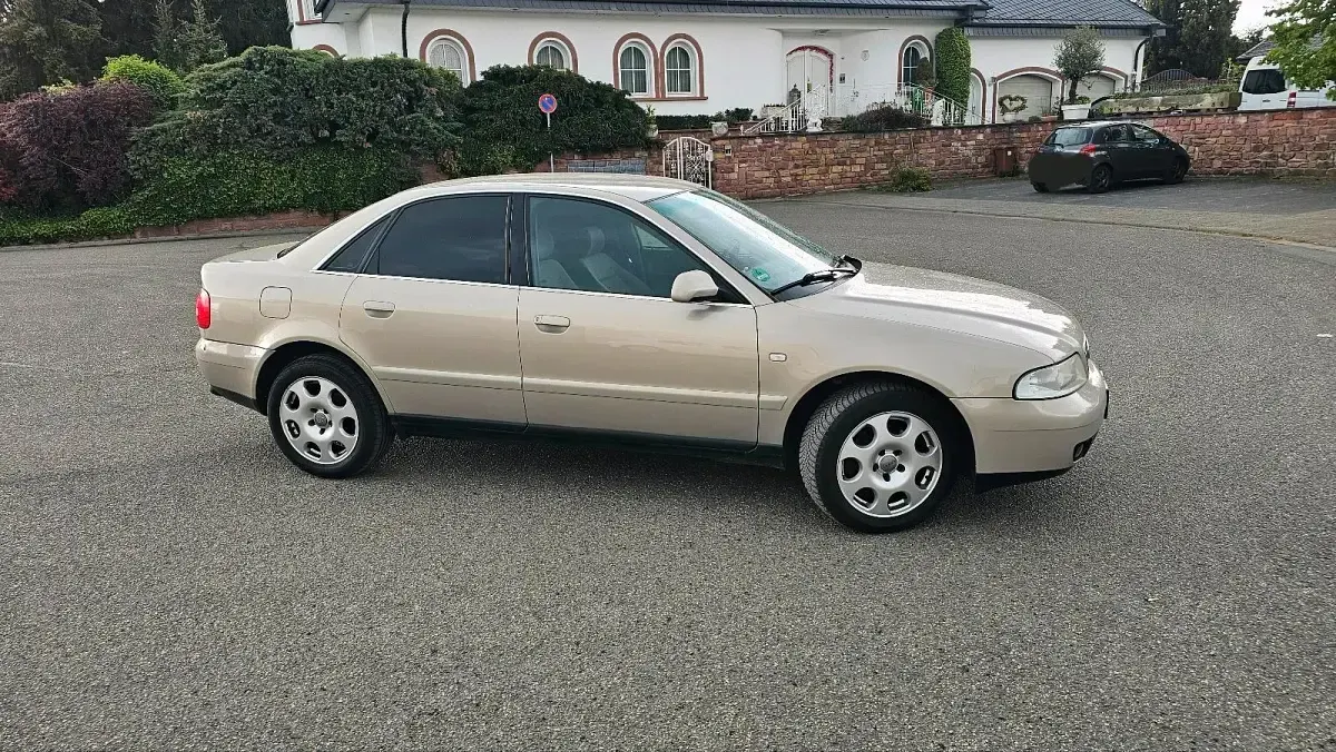 Second-hand Audi A4 160 CP (117 kW) 1999 Galben Berlinǎ