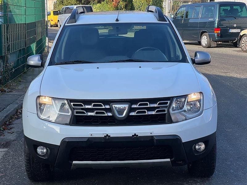 Weiß Gebraucht 2014 Dacia Duster Lauréate SUV | 7.499 € (Fairer Preis) - Bild 1/4