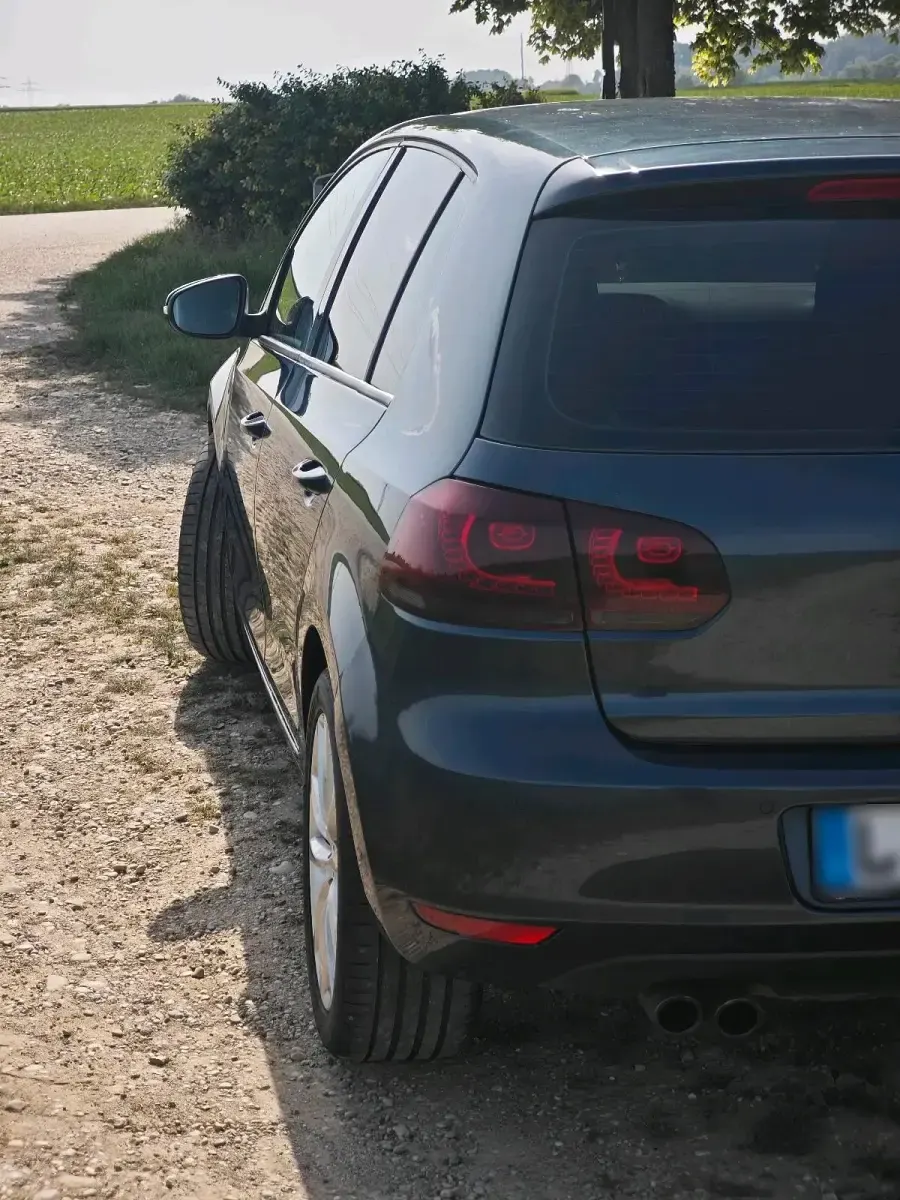 Gebraucht VW Golf VI 140 PS (102 kW) 2010 Blau Kleinwagen