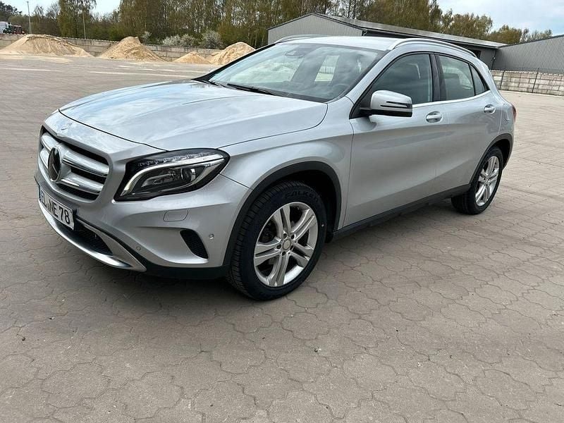 Gebraucht Mercedes GLA200 Style 136 PS (100 kW) 2016 Silber SUV