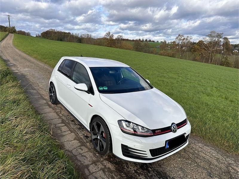 Weiß Gebraucht 2014 VW Golf VII GTI Limousine | 16.500 € (Etwas zu teuer) - Bild 1/4
