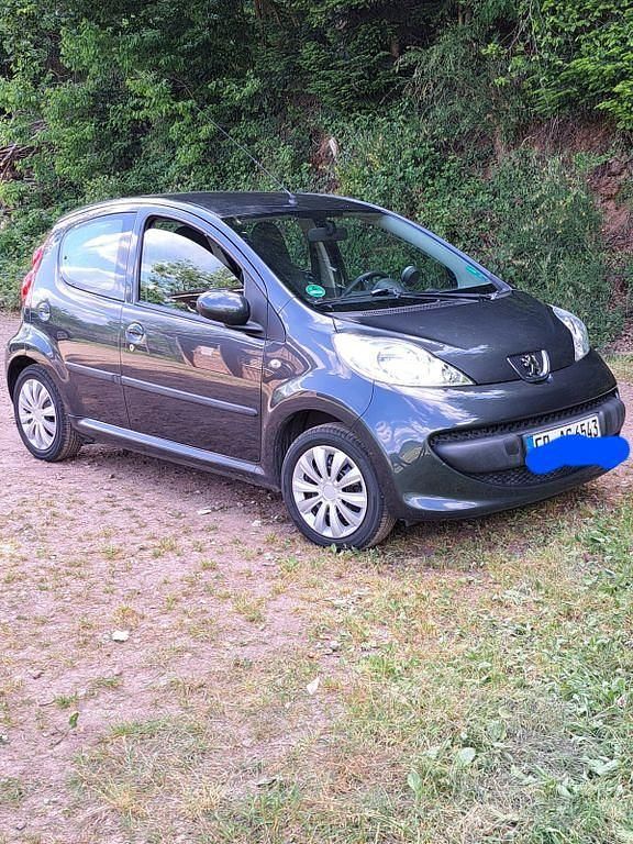 Grau Gebraucht 2006 Peugeot 107 Urban Move Kleinwagen | 2.700 € (Etwas zu teuer) - Bild 1/2