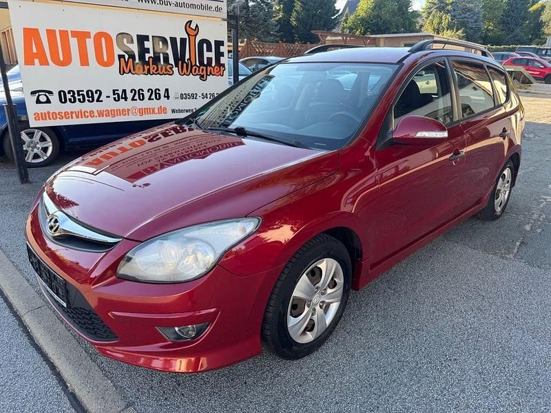 Rot Gebraucht 2011 Hyundai i30 Edition Kombi | 4.790 € (Etwas zu teuer) - Bild 1/4