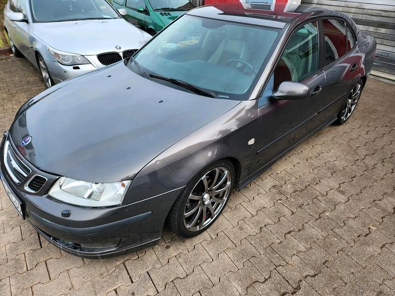 Grau Gebraucht 2006 Saab 9-3 Limousine | 3.490 € (Teuer) - Bild 1/4