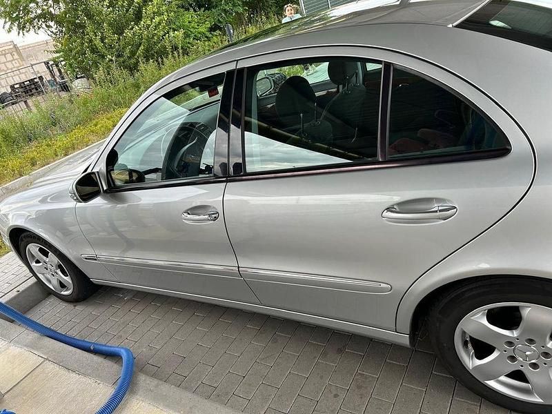 Gebraucht Mercedes E240 Elegance 177 PS (130 kW) 2005 Silber Limousine