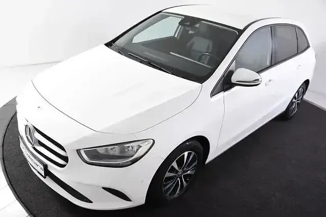 Gebraucht Mercedes B180 136 PS (100 kW) 2020 Weiß Van / Kleinbus