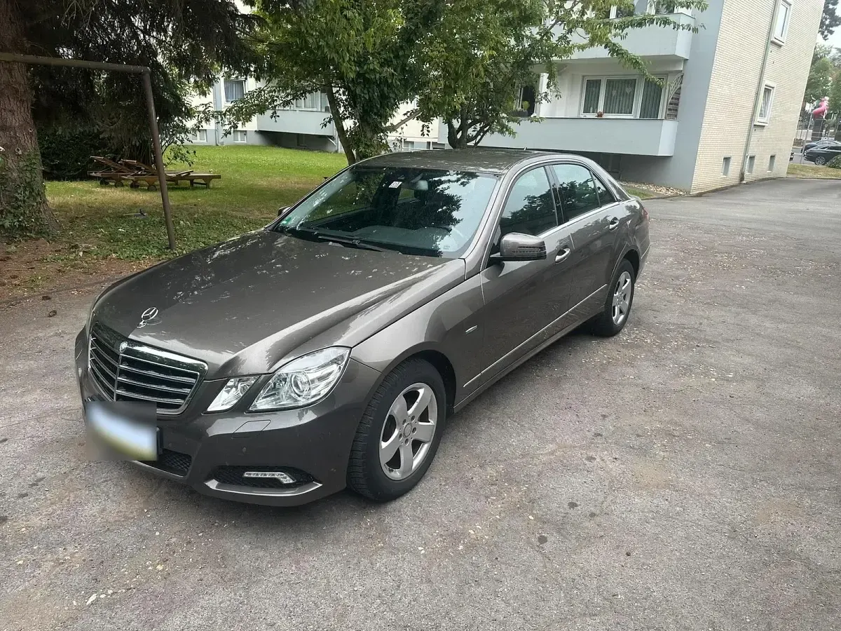 Gebraucht Mercedes E200 170 PS (125 kW) 2010 Grau Limousine