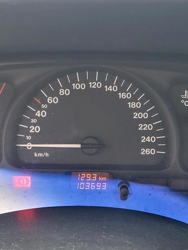 Rot Gebraucht 1996 Opel Vectra Limousine | 2.200 € - Bild 1/4