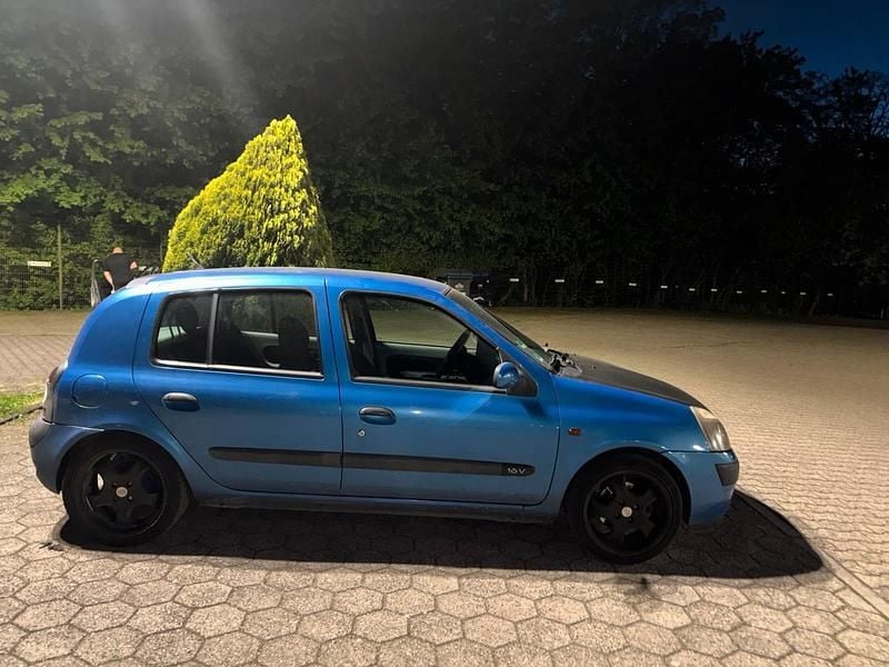 Brugt Renault Clio II 60 HK (44 kW) 2002 Blå Hatchback