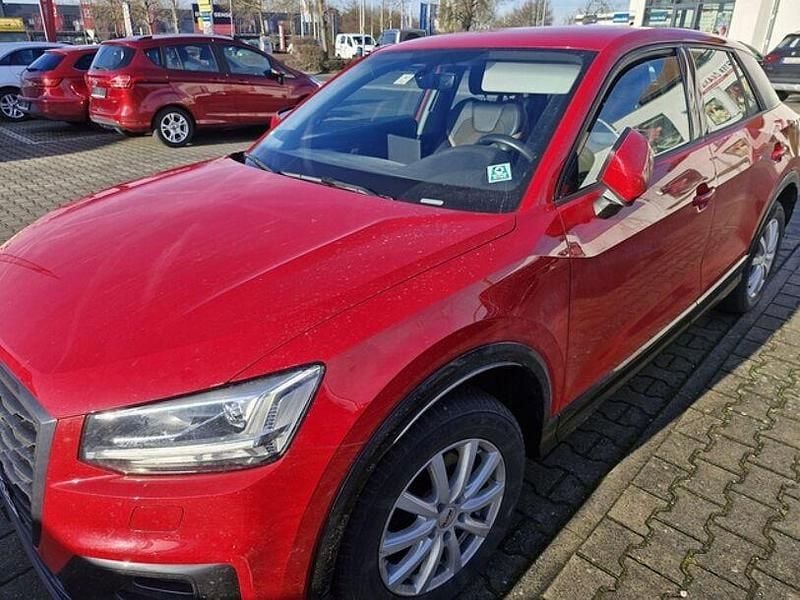 Tangorot (metallic) Gebraucht 2020 Audi Q2 Design SUV | 19.990 € (Fairer Preis) - Bild 1/4