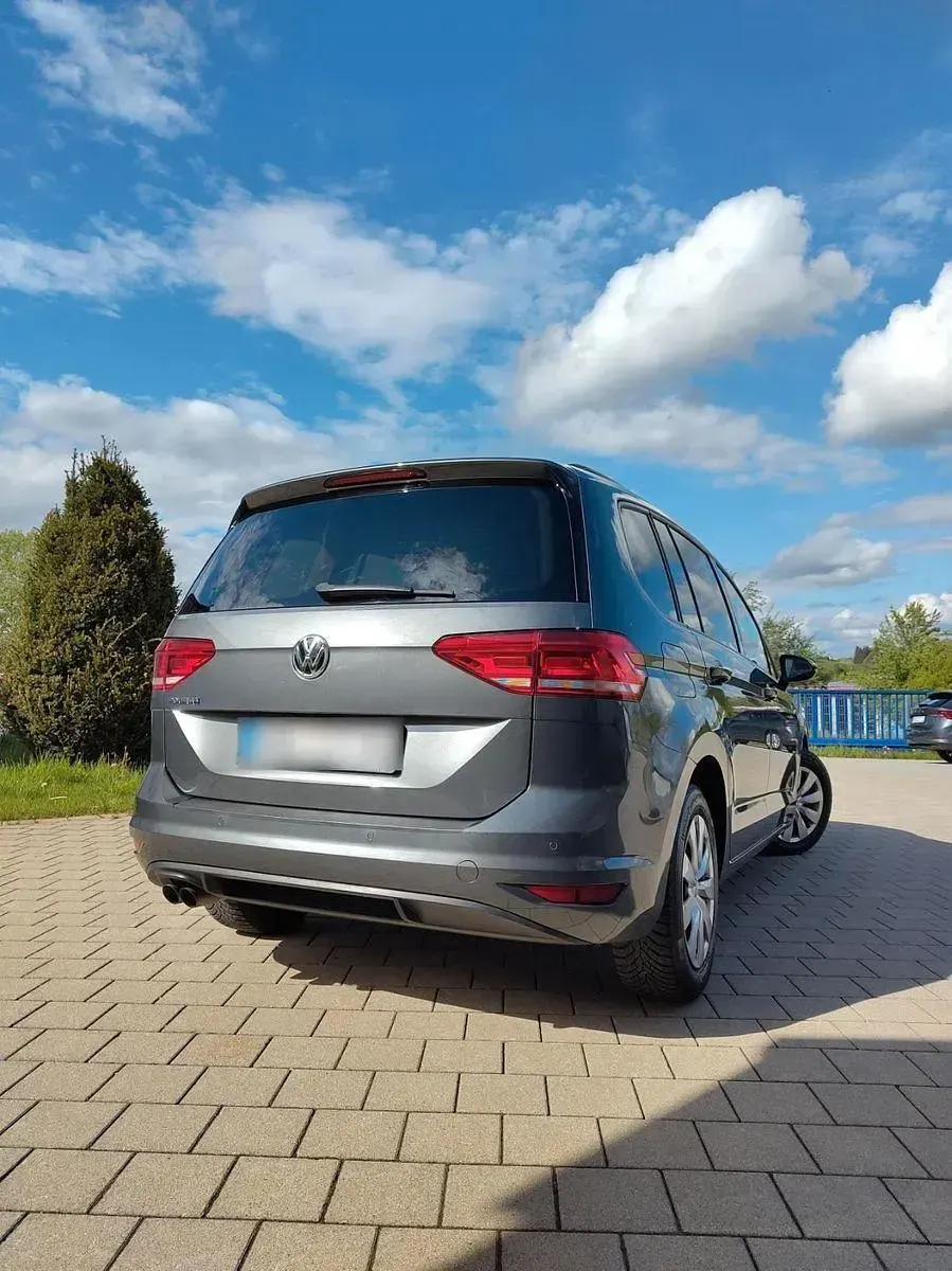 Gebraucht VW Touran Comfortline 150 PS (110 kW) 2020 Grau Van / Kleinbus