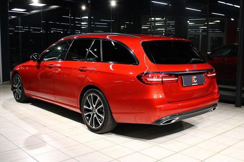 Gebraucht Mercedes E300 Night 265 PS (194 kW) 2022 Rot Limousine