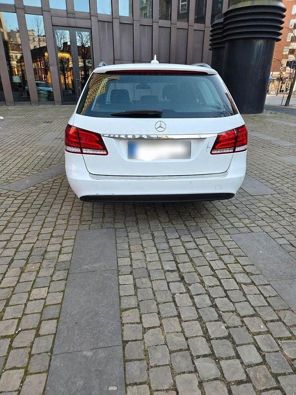 Gebraucht Mercedes E220 Edition 170 PS (125 kW) 2014 Weiß Kombi