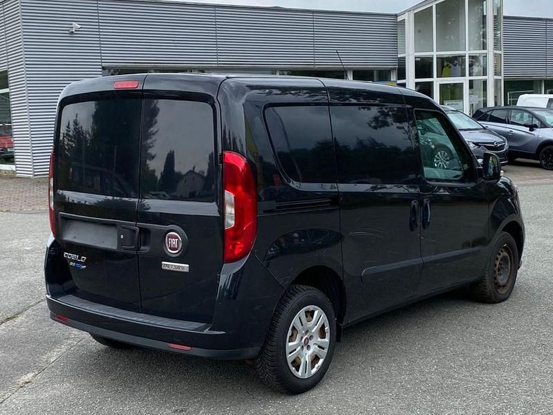 Gebraucht Fiat Doblò Basis 95 PS (69 kW) 2017 Schwarz Van / Kleinbus