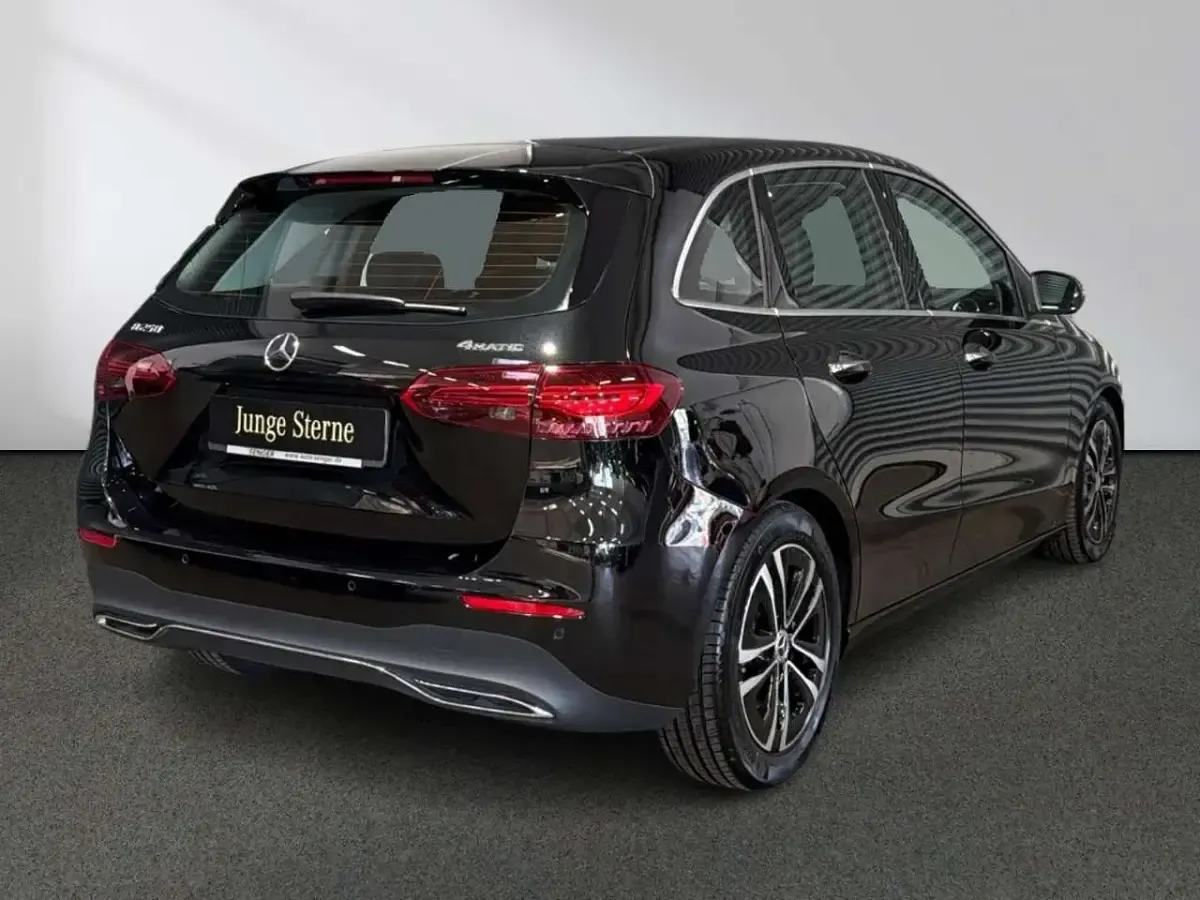 Gebraucht Mercedes B250 Progressive 224 PS (164 kW) 2025 Schwarz Van / Kleinbus