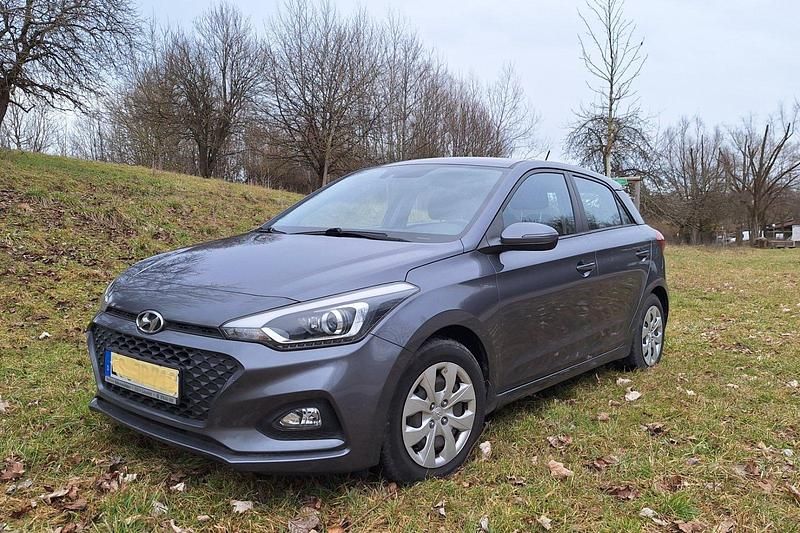 Gebraucht Hyundai i20 Active 84 PS (61 kW) 2019 Grau Kleinwagen