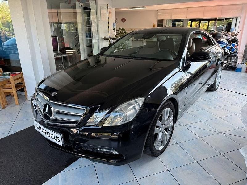 Gebraucht Mercedes E250 204 PS (150 kW) 2010 Schwarz Coupé