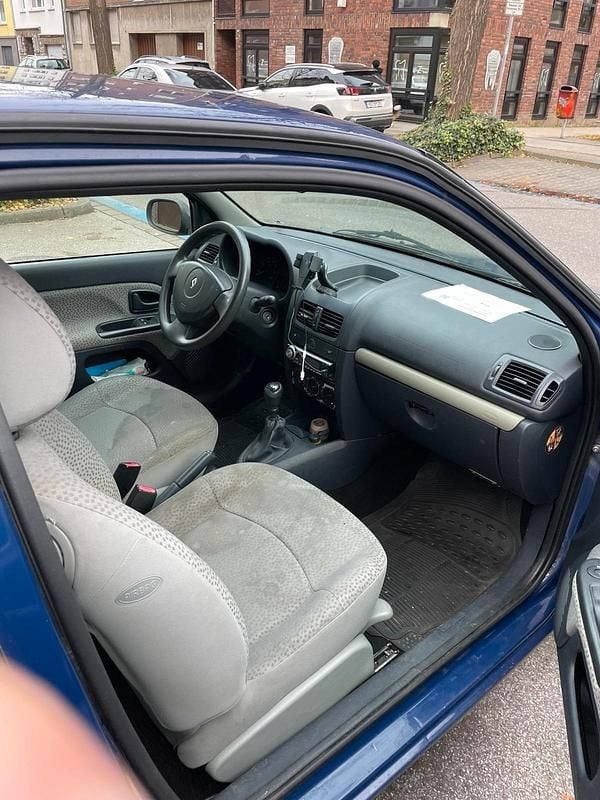 Blau Gebraucht 2005 Renault Clio II Kleinwagen | 800 € (Guter Preis) - Bild 1/4