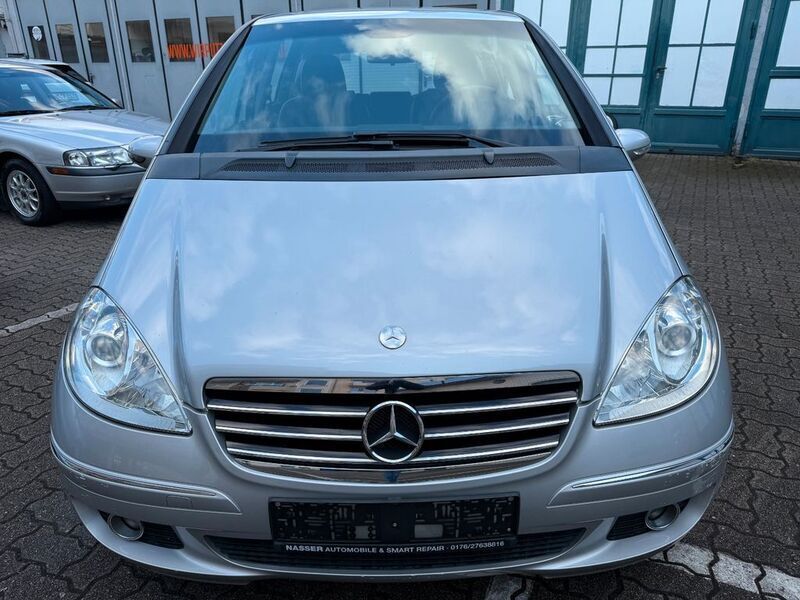 Silber Gebraucht 2005 Mercedes 180 Avantgarde Limousine | 2.500 € - Bild 1/4
