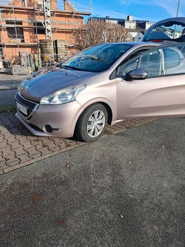 Andere farben Gebraucht 2012 Peugeot 208 Kleinwagen | 3.700 € (Fairer Preis) - Bild 1/4