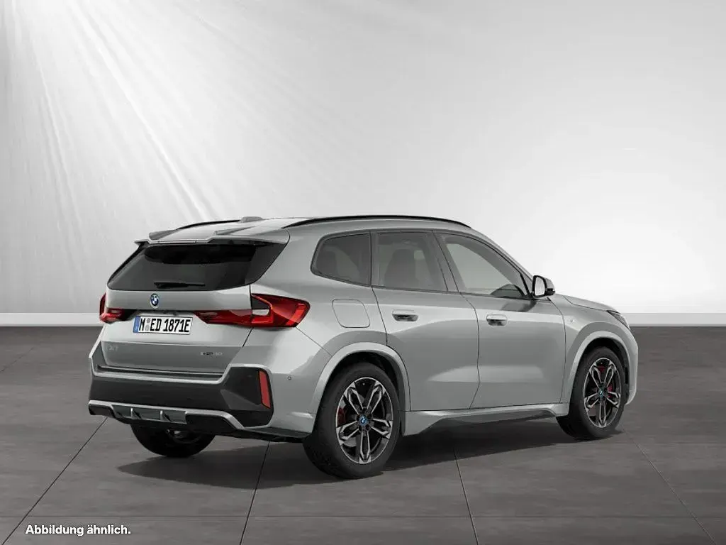 Gebraucht BMW iX1 M Sport 230 kW (313 PS) 2025 Spacesilber metallic SUV