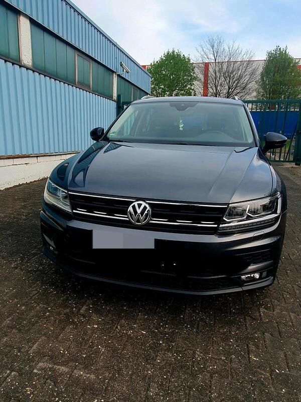 Grau Gebraucht 2019 VW Tiguan IQ Drive SUV | 25.500 € (Guter Preis) - Bild 1/4