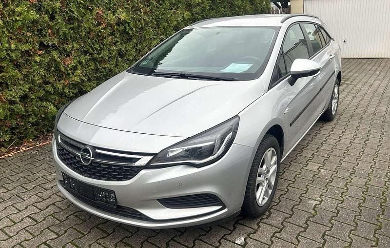 Silbergrau Gebraucht 2019 Opel Astra Edition Kombi | 9.999 € (Fairer Preis) - Bild 1/4
