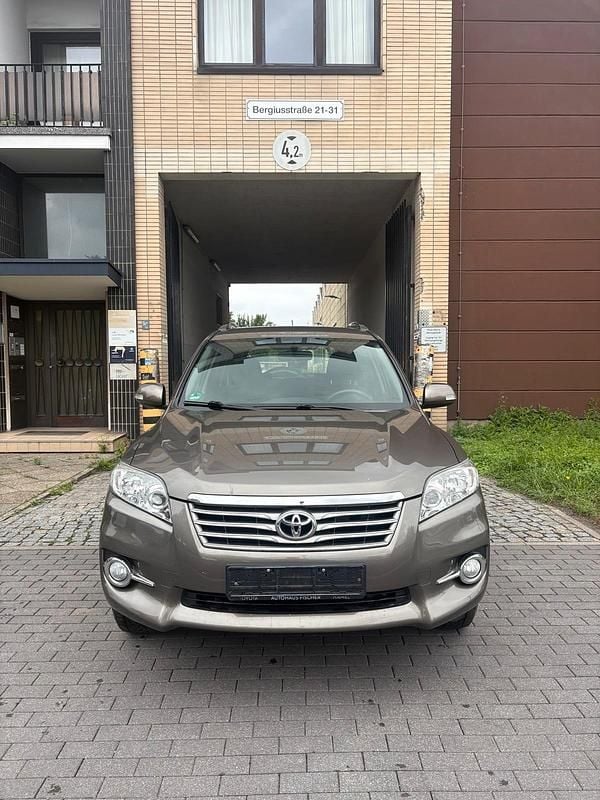 Braun Gebraucht 2010 Toyota RAV4 SUV | 9.300 € (Fairer Preis) - Bild 1/4
