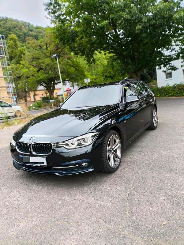 Gebraucht BMW 318 Sport Line 150 PS (110 kW) 2018 Schwarz Kombi