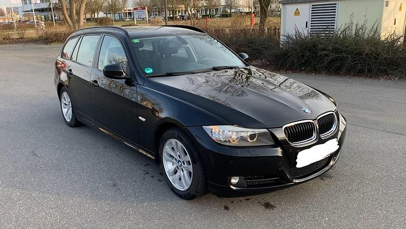 Gebraucht BMW 318 143 PS (105 kW) 2010 Schwarz Kombi