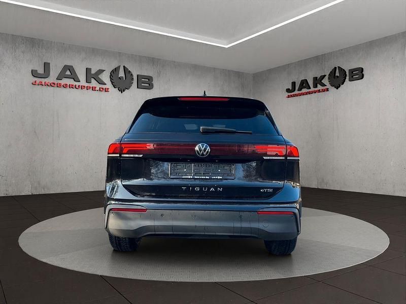 Gebraucht VW Tiguan Life 150 PS (110 kW) 2024 Deep black perleffekt SUV