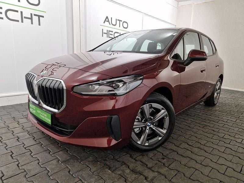 Rot Gebraucht 2024 BMW 218 Van / Kleinbus | 28.900 € (Guter Preis) - Bild 1/4
