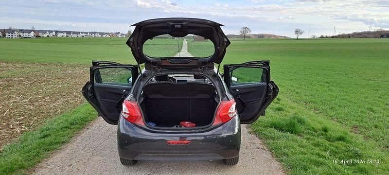 Gebraucht Peugeot 208 Active 92 PS (67 kW) 2012 Schwarz Kleinwagen