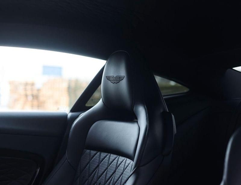 Gebraucht Aston Martin DB12 680 PS (500 kW) 2025 Schwarz