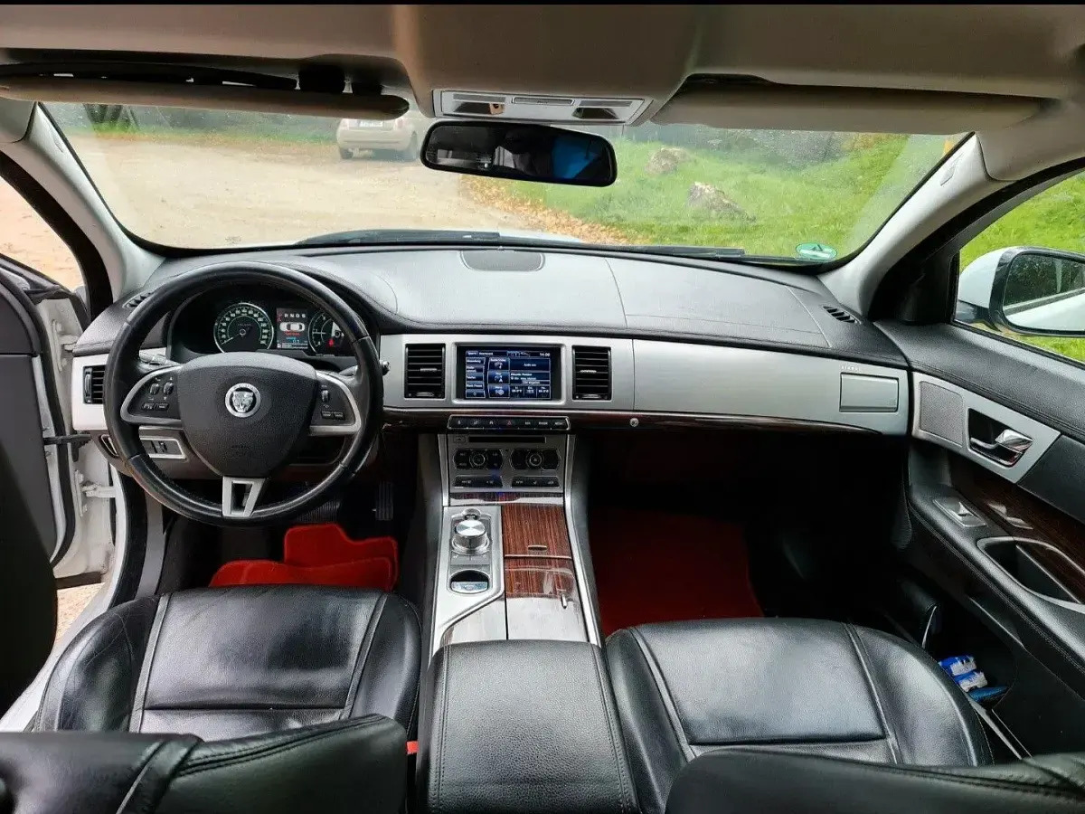 Gebraucht Jaguar XF 190 PS (139 kW) 2012 Weiß Limousine