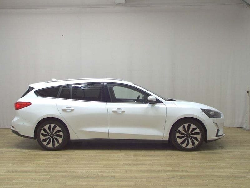 Weiss Gebraucht 2020 Ford Focus Cool & Connect Kombi | 8.880 € (Superpreis) - Bild 1/4