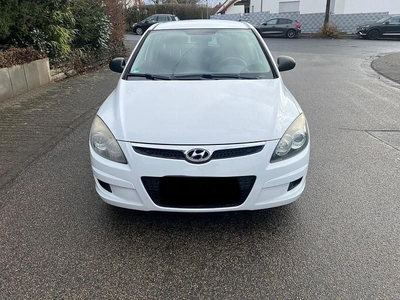 Gebraucht Hyundai i30 Edition 109 PS (80 kW) 2009 Weiß Limousine