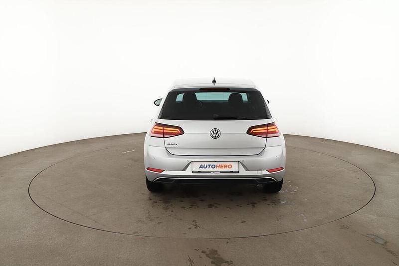 Gebraucht VW Golf VII Sound 110 PS (80 kW) 2018 Grau Limousine