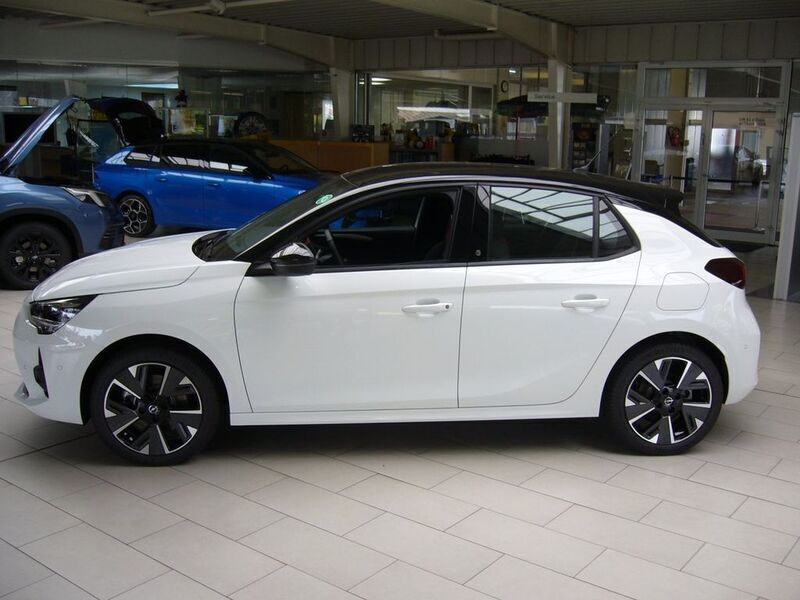 Gebraucht Opel Corsa-e GS Line 100 kW (136 PS) 2023 Lack weiss banquise/typ aussen Kleinwagen