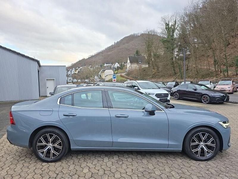 Gebraucht Volvo S60 Plus 197 PS (144 kW) 2024 Thunder grey / metallic (metallic) Limousine